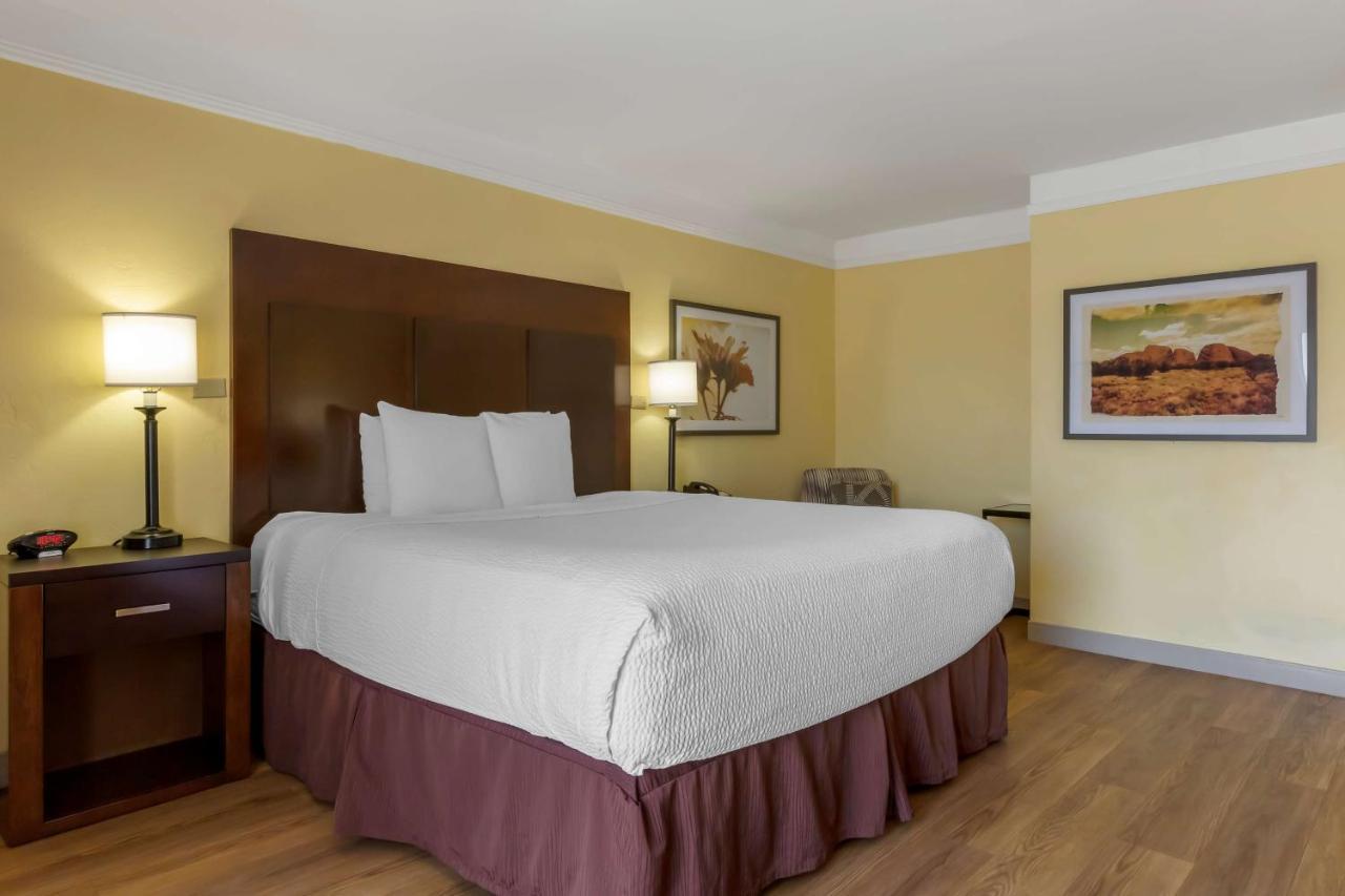Western Phoenix Hotel 3*